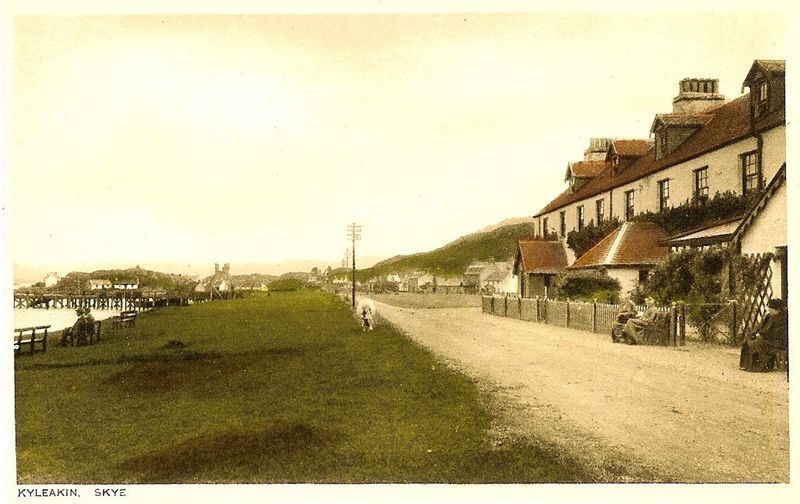 Circa 1930. The Kings Arms Hotel (note cow grazing in front). 