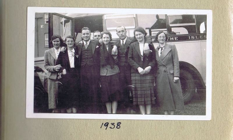 1938 - Bus in Portree Square:
Left to right:  Minnie MacDonald , either Mary, Chrissie or Jessie MacInnes (Covesea), Murdo Montgomery, Ruaridh Macrae, Christine Robertson, Alec MacLean, Agnes Cameron and Peggy MacInnes (Covesea)